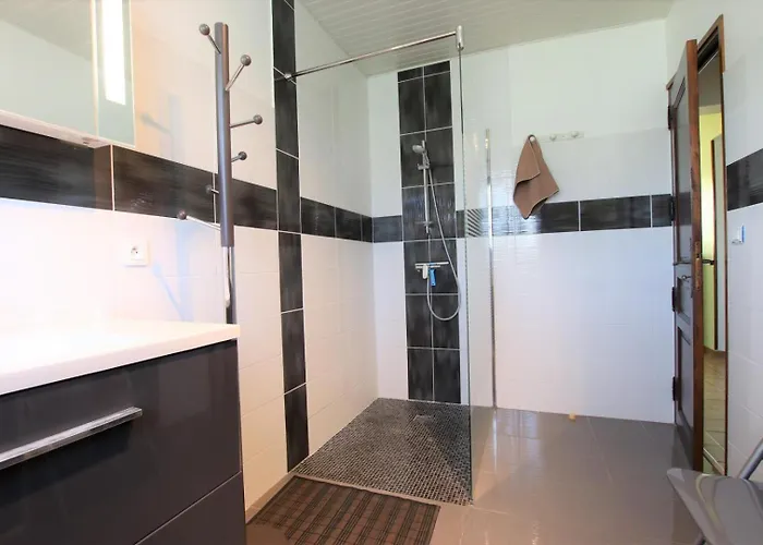 Mindeyan * Larressore